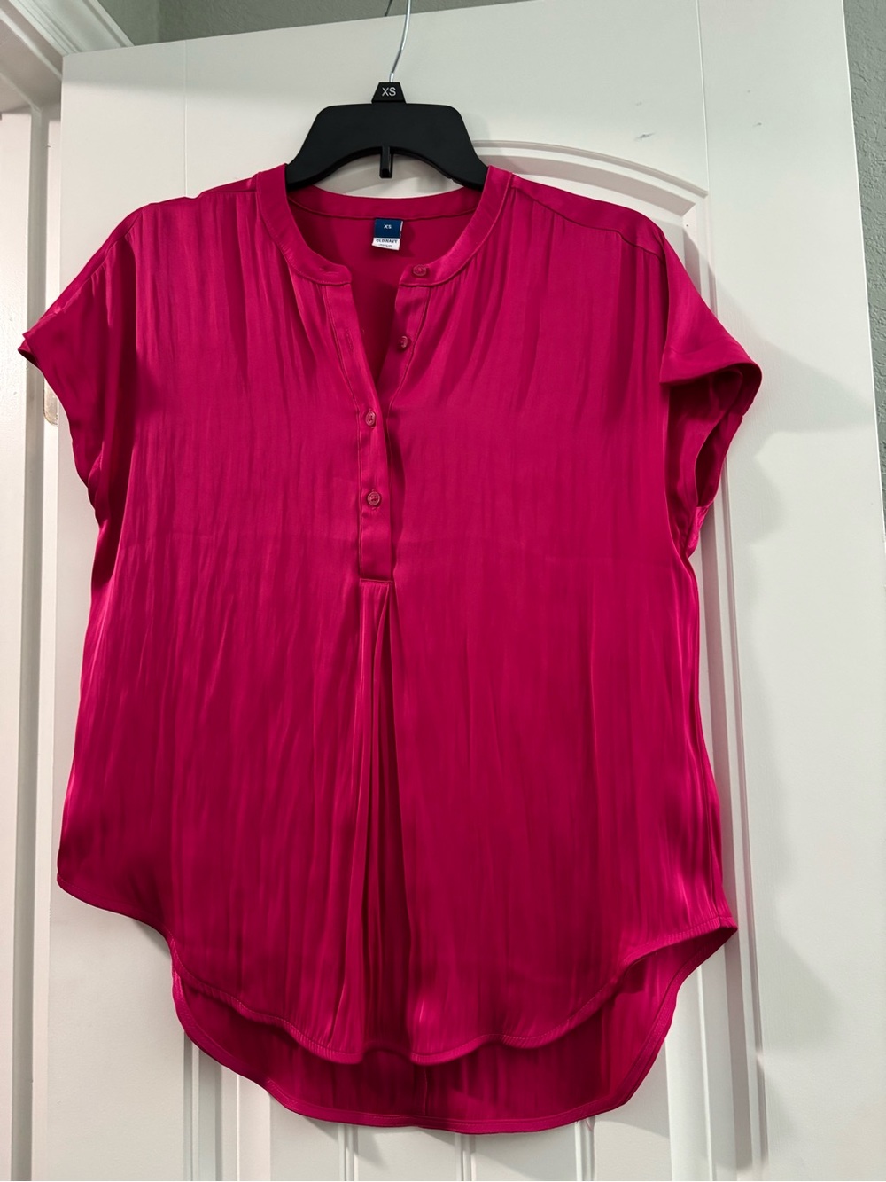 Old Navy Hot Pink Short-Sleeve Button-Front Blouse